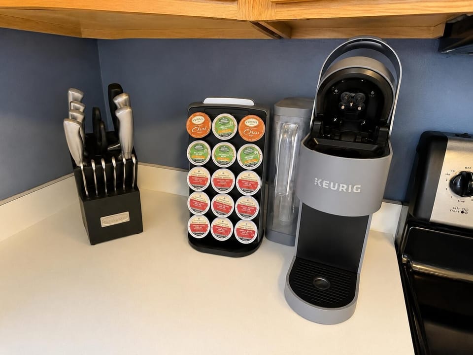Keurig coffee maker with assorted k-cups