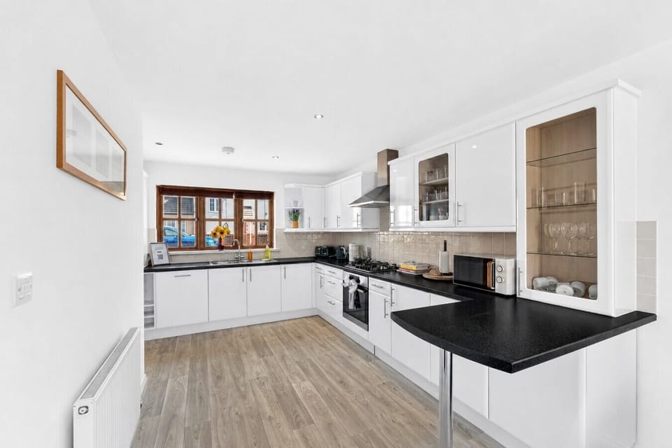 A fully equipped kitchen with everything you need to prepare a home cooked meal.