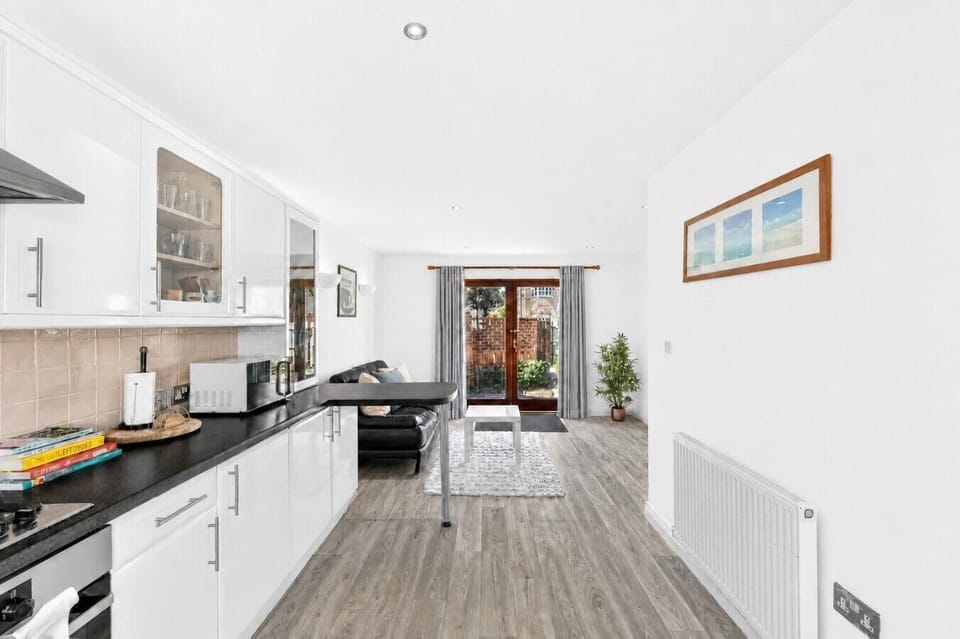 A fully equipped kitchen with everything you need to prepare a home cooked meal.
