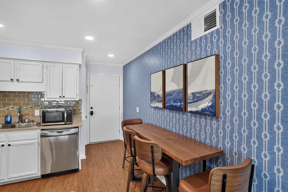 More than just a dining table—it's the gathering place. Share meals, swap stories, and toast to vacation.
