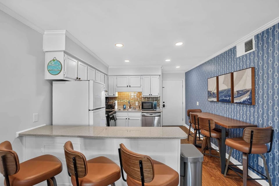 The recipe for a great getaway? Great food, your favorite people, and a table big enough to bring everyone together.