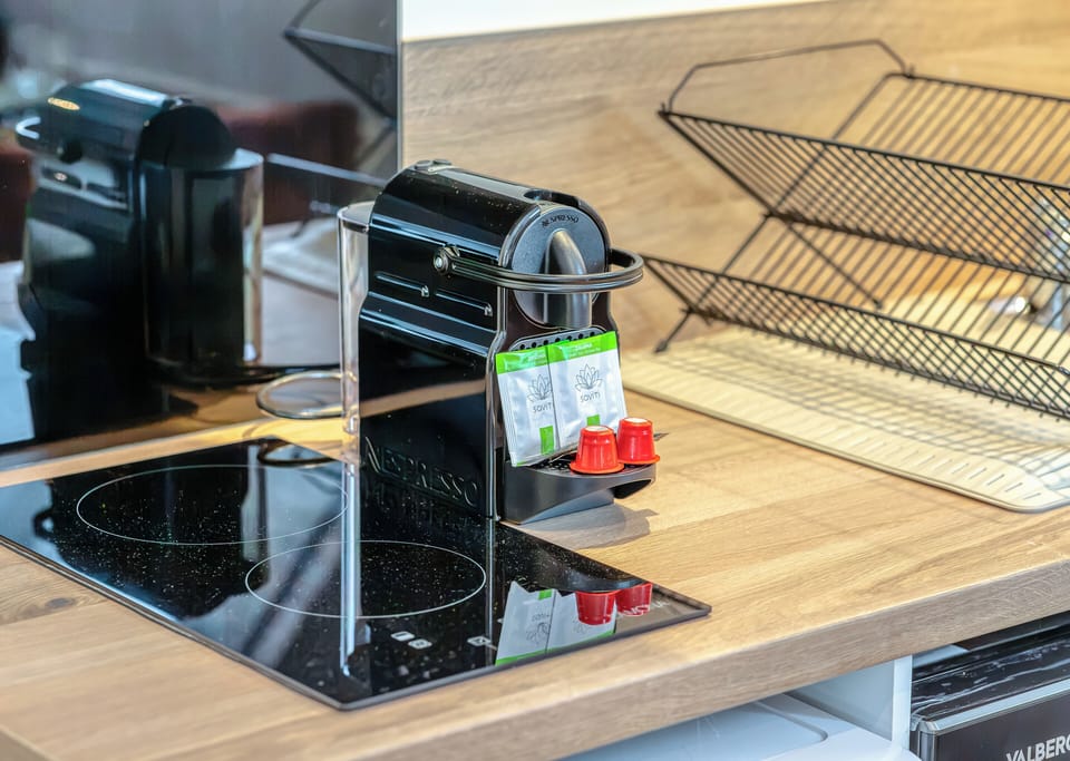 Cuisine toute équipée avec cafetière Nespresso