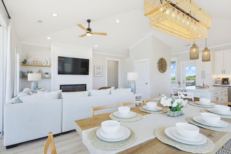 Bright living and dining area. Can see the elevator too.