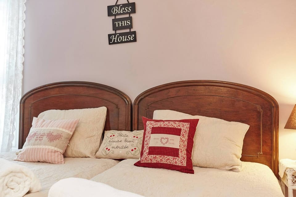 Room, 1 Bedroom, Fireplace | 1 bedroom