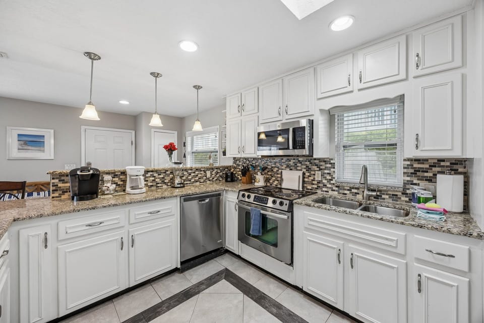 Full kitchen