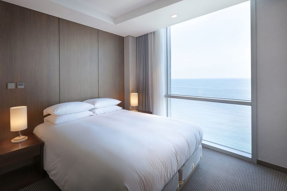 Suite, Ocean View | Premium bedding, down comforters, in-room safe, desk