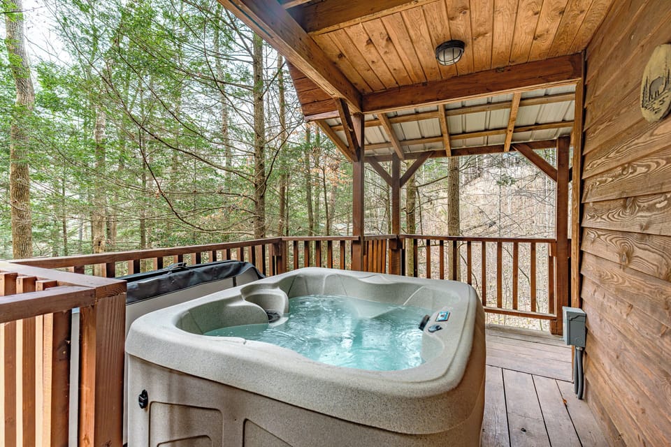 Slide into the relaxing covered hot tub and enjoy the beautiful views of nature and the sounds of the creek next to Sandstone Dream. 