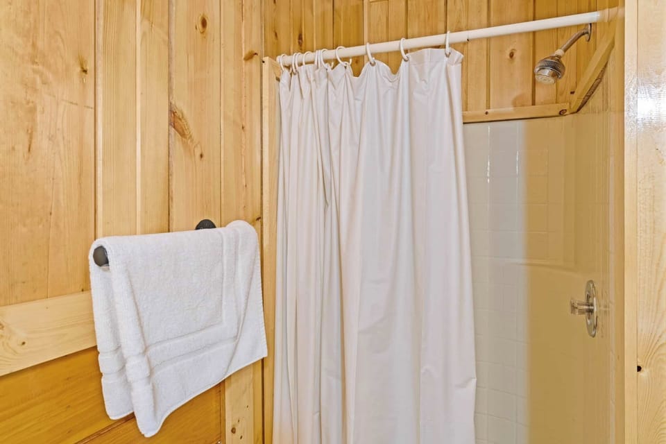 The Full Bathroom comes. complete towels, washcloths, soap, shampoo and extra storage!