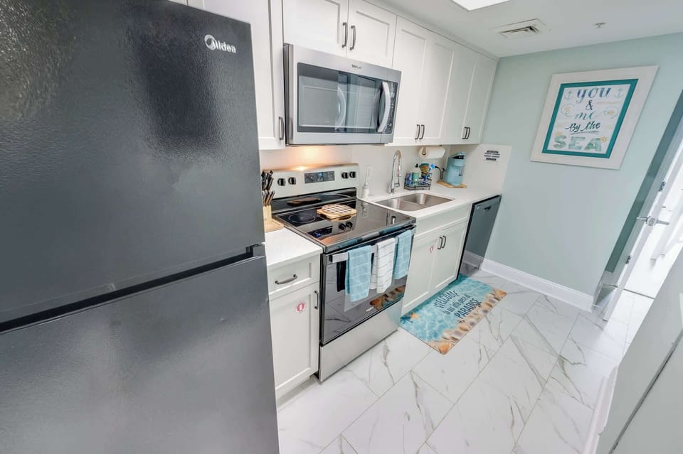 Equipped  Kitchen for Easy Dining 🍽️
