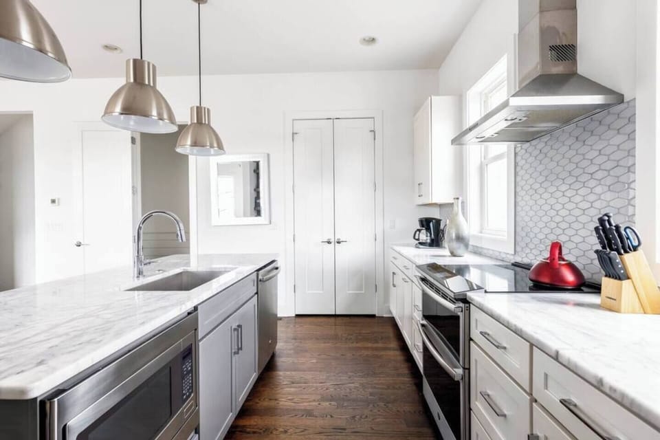 Spacious Kitchen for all your family or groups needs!