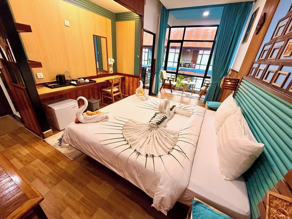 Deluxe Suite, Ocean View | In-room safe, desk, iron/ironing board (on request), WiFi (free)