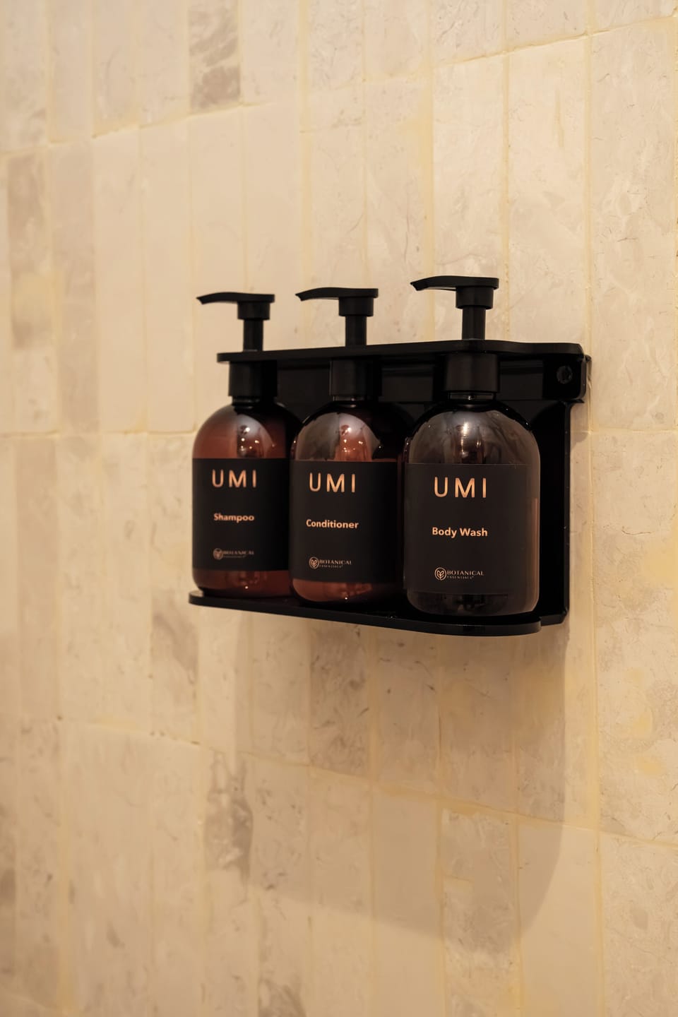 Deluxe Suite | Bathroom amenities | Free toiletries, slippers, towels, soap
