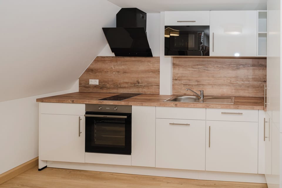 Comfort Single Room, Kitchenette | Laptop workspace, WiFi (free)