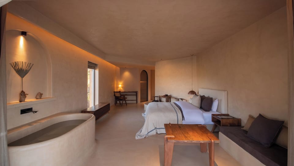 Romantic Double Room, Lake View | Desk, laptop workspace, blackout drapes, soundproofing