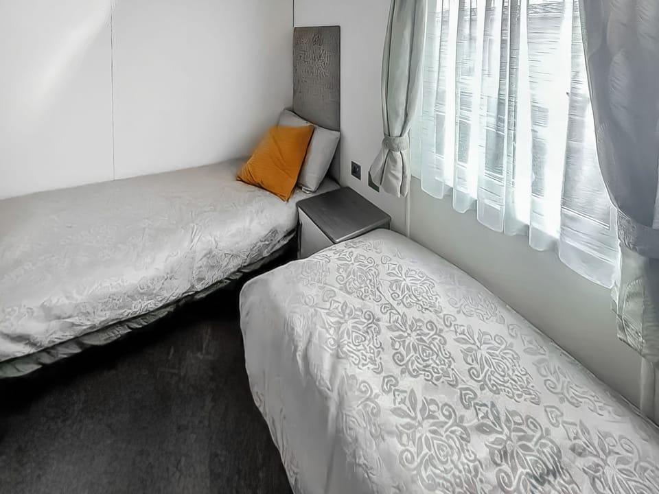 Twin bedroom | Delta Superior - North Wales Holidays, Towyn