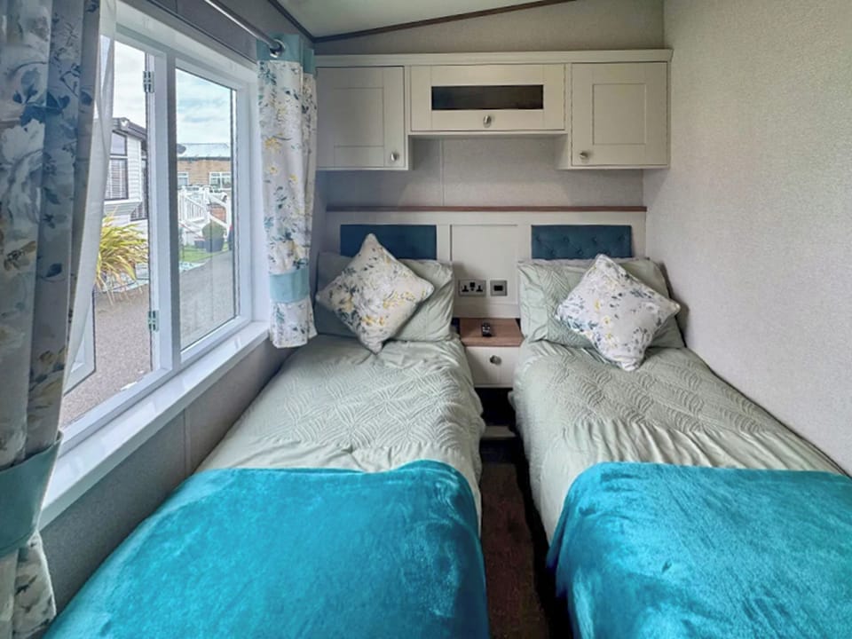 Twin bedroom | ABI Beaumont - North Wales Holidays, Towyn