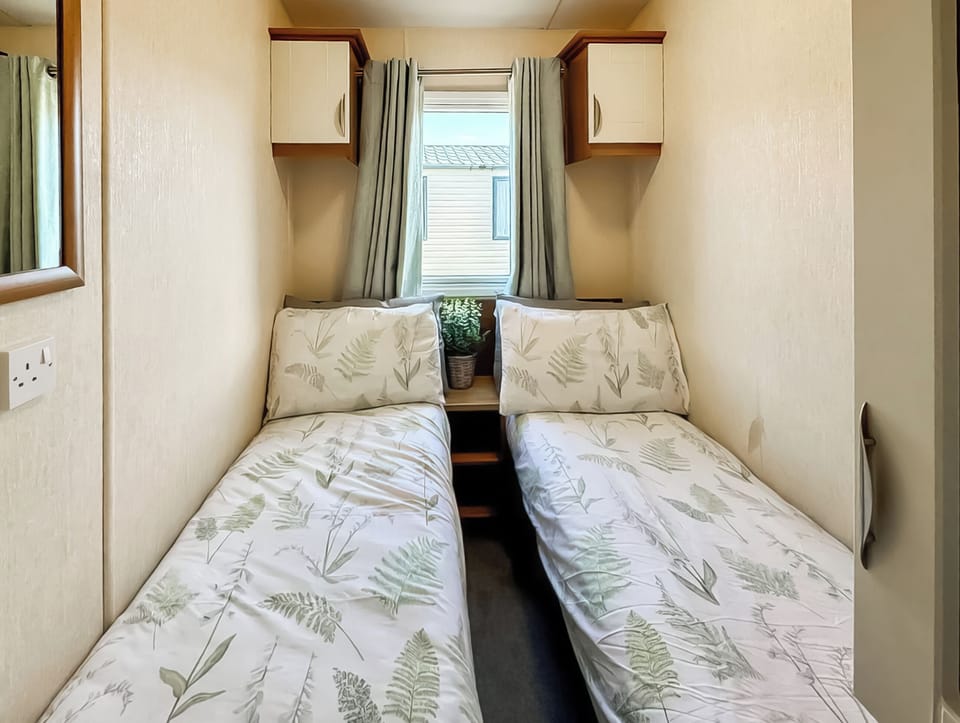 Twin bedroom | ABI St David - North Wales Holidays, Towyn