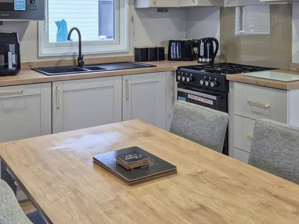 Open plan living space | Sunseeker Y Wyddfa - North Wales Holidays, Towyn