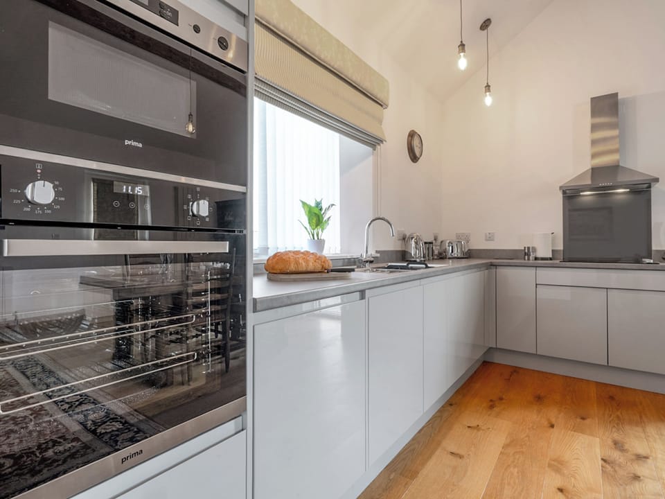 Kitchen | The Cottage - Westhills Courtyard, Winster