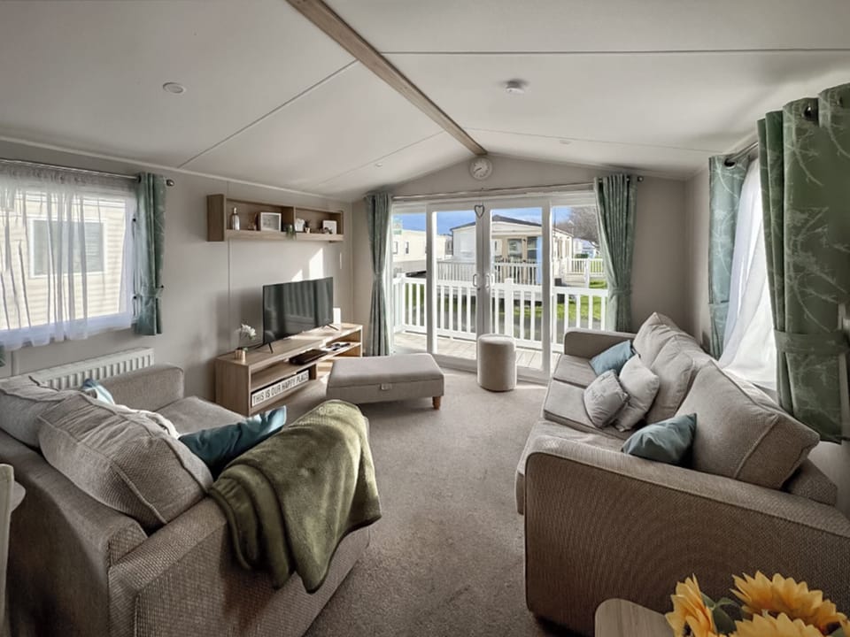 Open plan living space | Willerby Malton - North Wales Holidays, Towyn