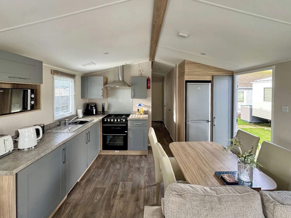 Kitchen/diner | Willerby Malton - North Wales Holidays, Towyn