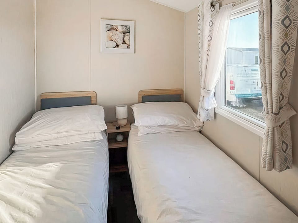 Twin bedroom | Willerby Castleton Malton 2 - North Wales Holidays, Towyn