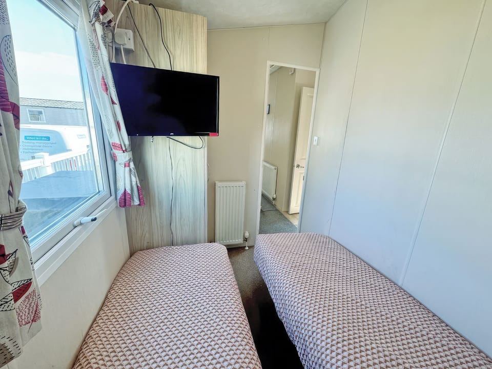 Twin bedroom | Europa Caernarfon - Golden Gate Holidays, Towyn