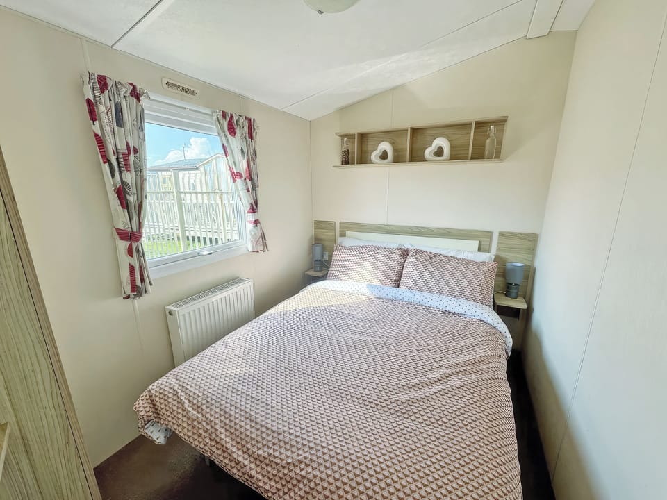 Double bedroom | Europa Caernarfon - Golden Gate Holidays, Towyn