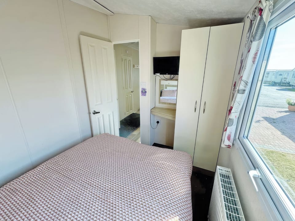 Double bedroom | Europa Caernarfon - Golden Gate Holidays, Towyn