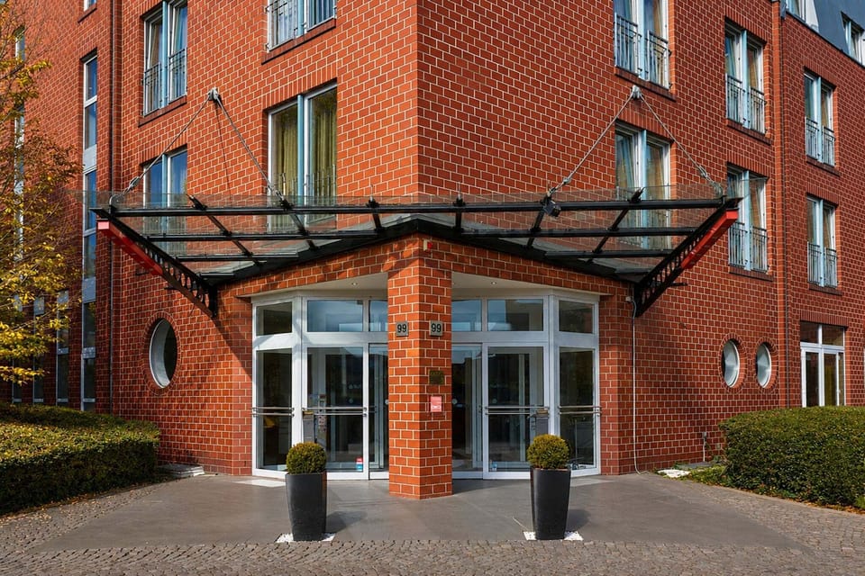 Hotel Exterior [summer]