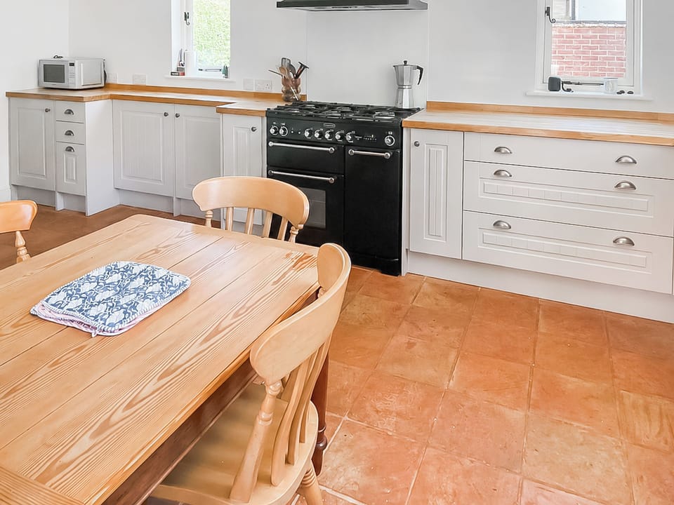 Kitchen/diner | The Cottage, Chelsworth
