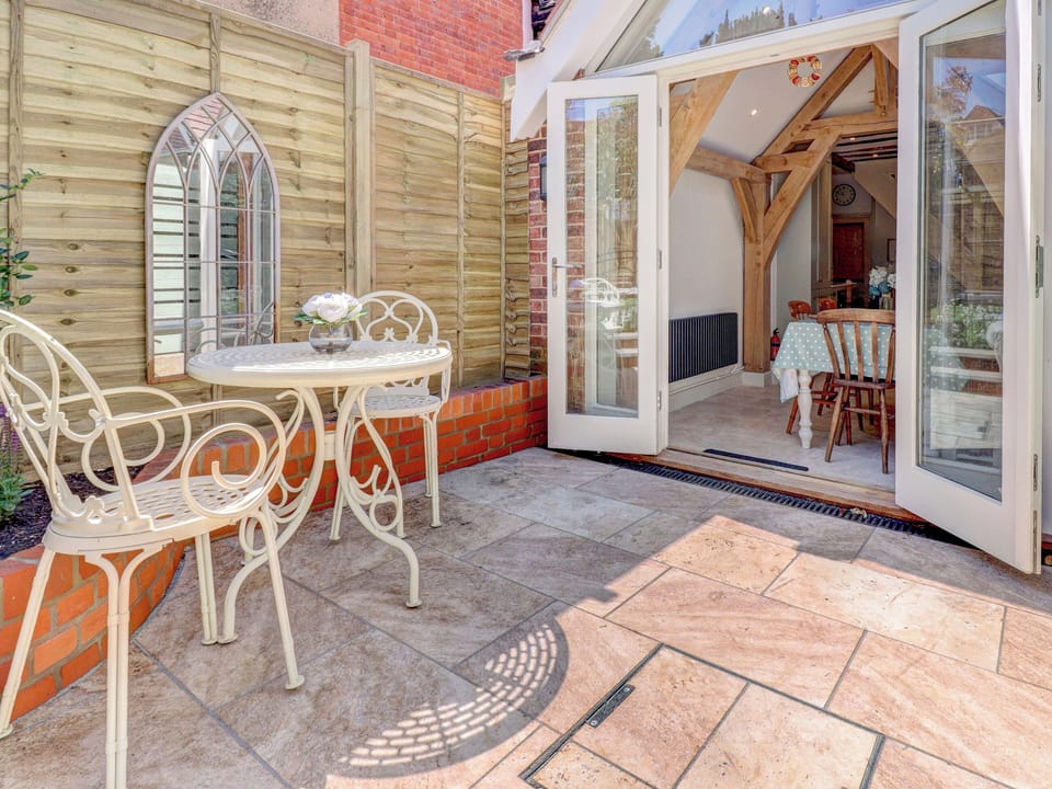 Sitting-out-area | Bakers View, Winchester