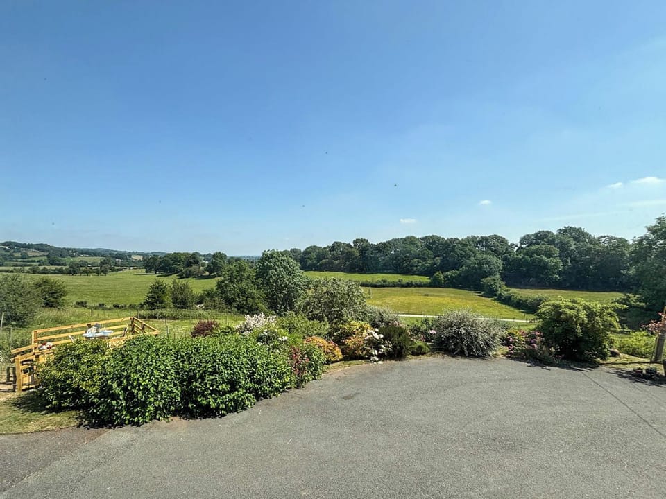 Outdoor | Offa&rsquo;s Dyke Cottage, Oswestry