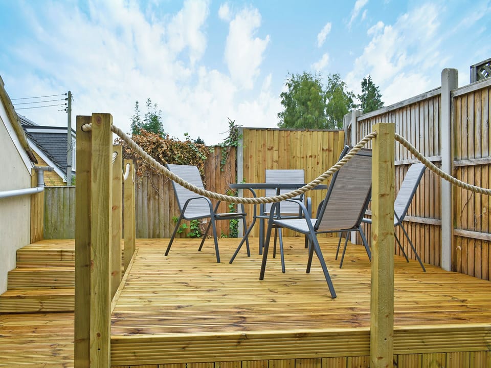 Sitting-out-area | Wild Poppy Cottage, Winchester