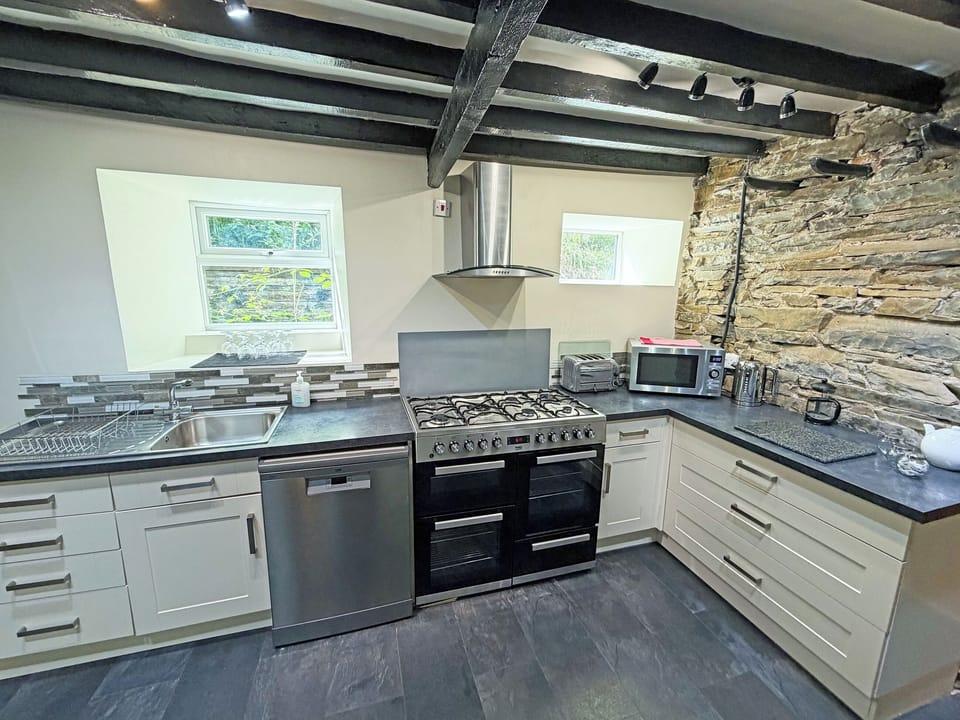 Kitchen | Hendre Aled Farmhouse, Llanssannan