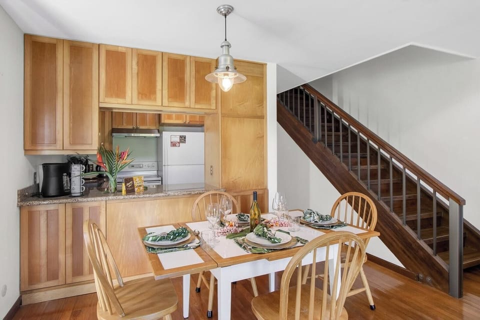 Gather for meals in a warm and inviting dining space KUL-E113