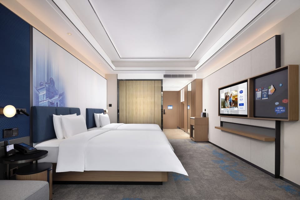 Luxury Twin Room, City View | Desk, laptop workspace, WiFi (free)