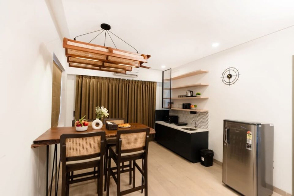 Luxury Double Room, City View | Private kitchen