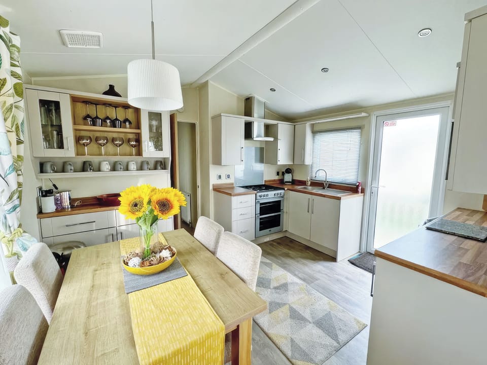 Kitchen/diner | Willerby Winchester - North Wales Holidays, Towyn