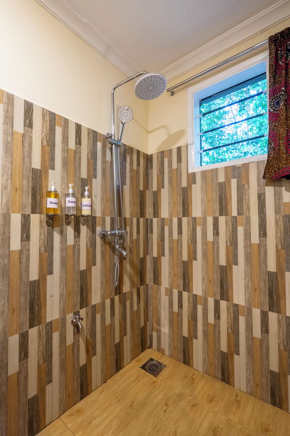 Shower, free toiletries, towels, soap