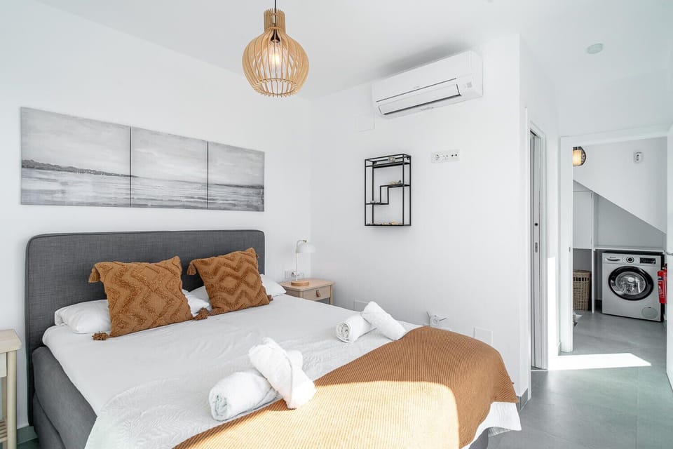 3 bedrooms, cribs (free), bed sheets