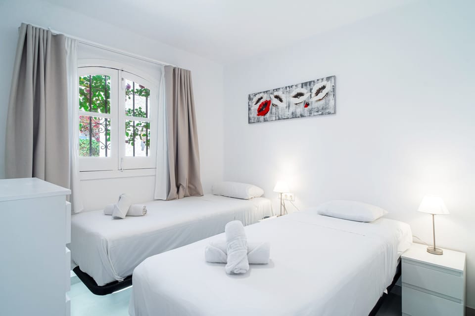 2 bedrooms, cribs (free), bed sheets