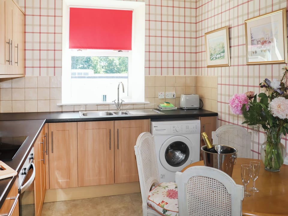 Kitchen/diner | Heather Cottage - Teasses Holidays, Leven