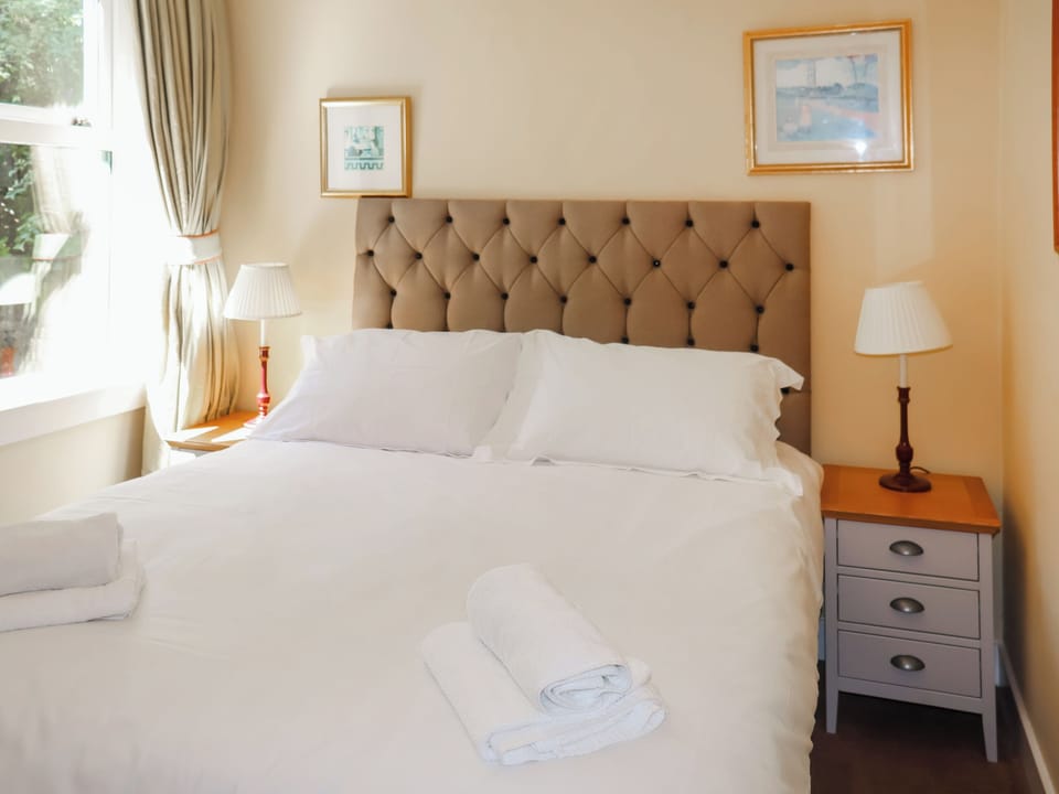 Double bedroom | Heather Cottage - Teasses Holidays, Leven