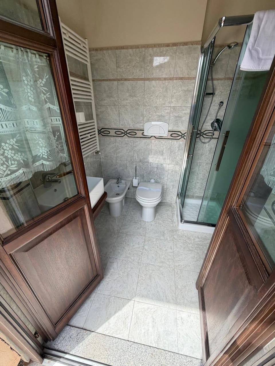 Superior Double Room, Private Bathroom, Mountain View | Bathroom | Shower, free toiletries, hair dryer, towels