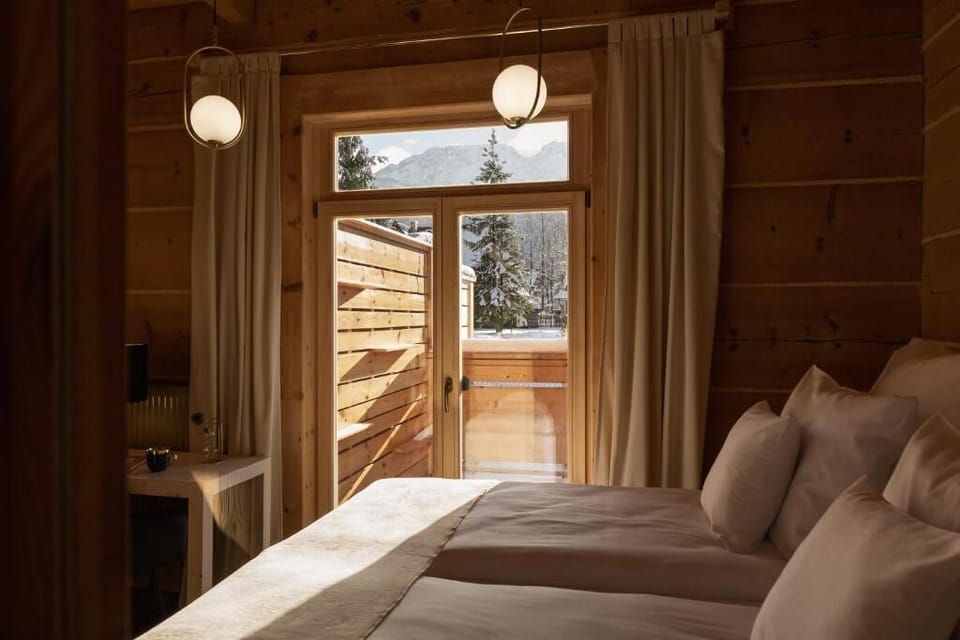 Hypo-allergenic bedding available, in-room safe, desk, laptop workspace