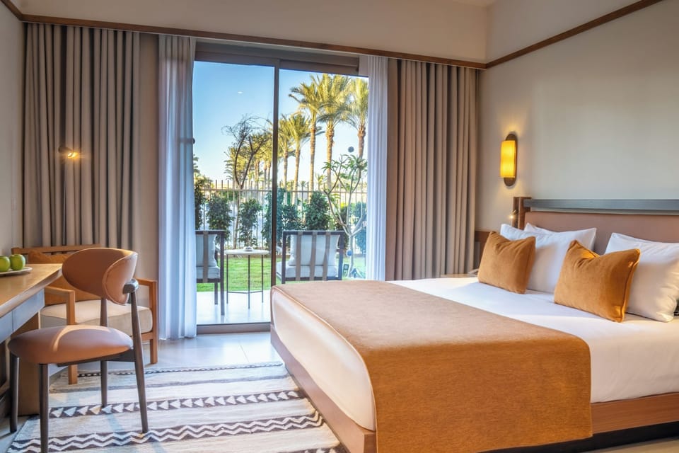 Superior Twin Room, Garden View | Minibar, in-room safe, desk, blackout drapes