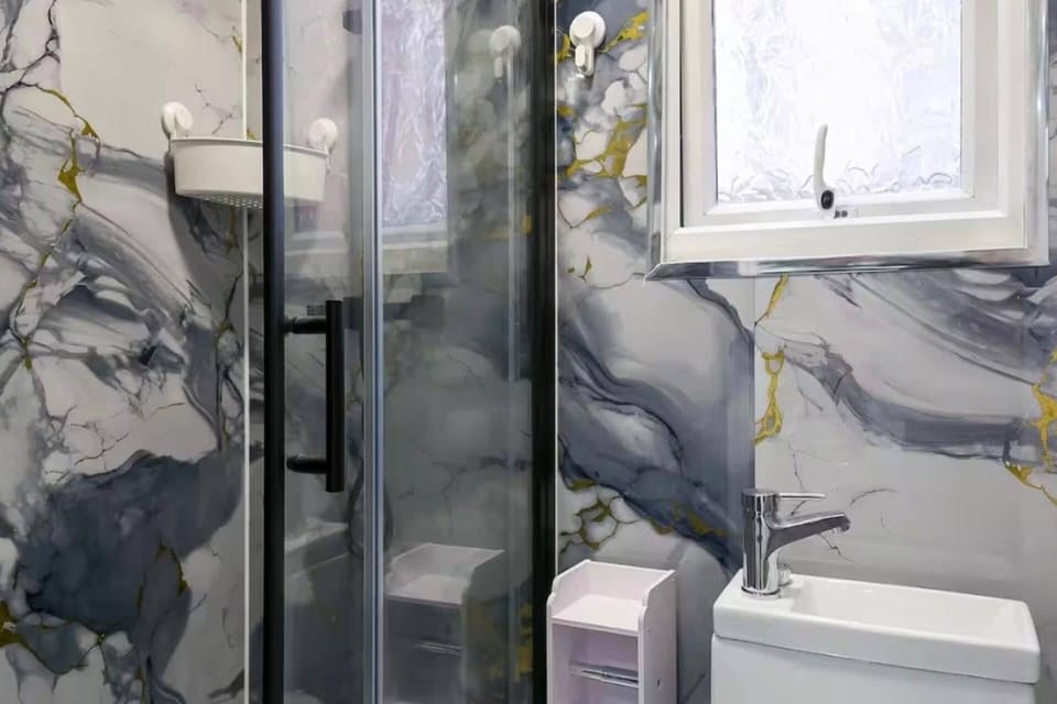 Shower, towels