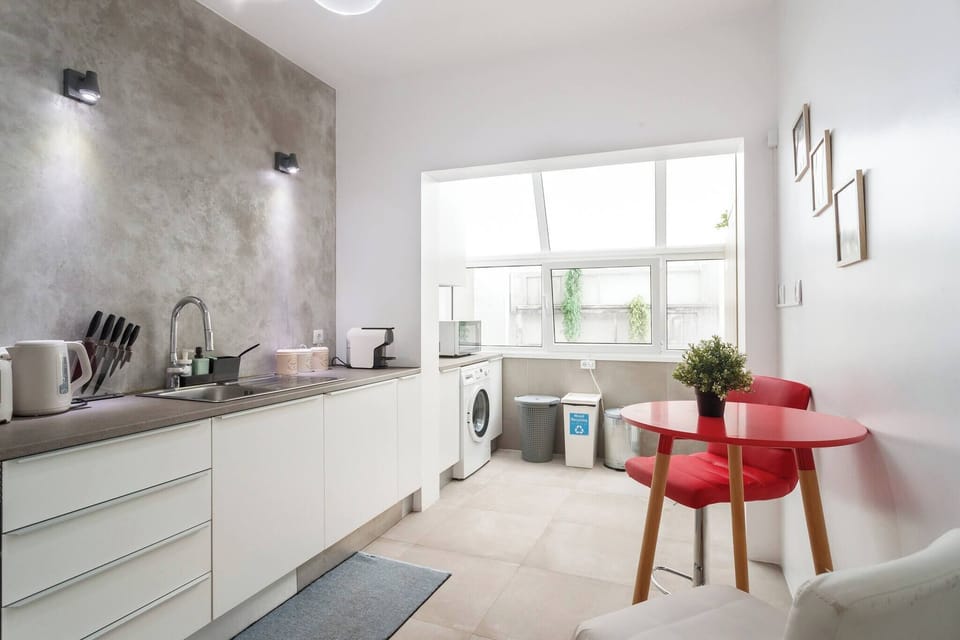 Apartment, 2 Bedrooms, Balcony | Laundry