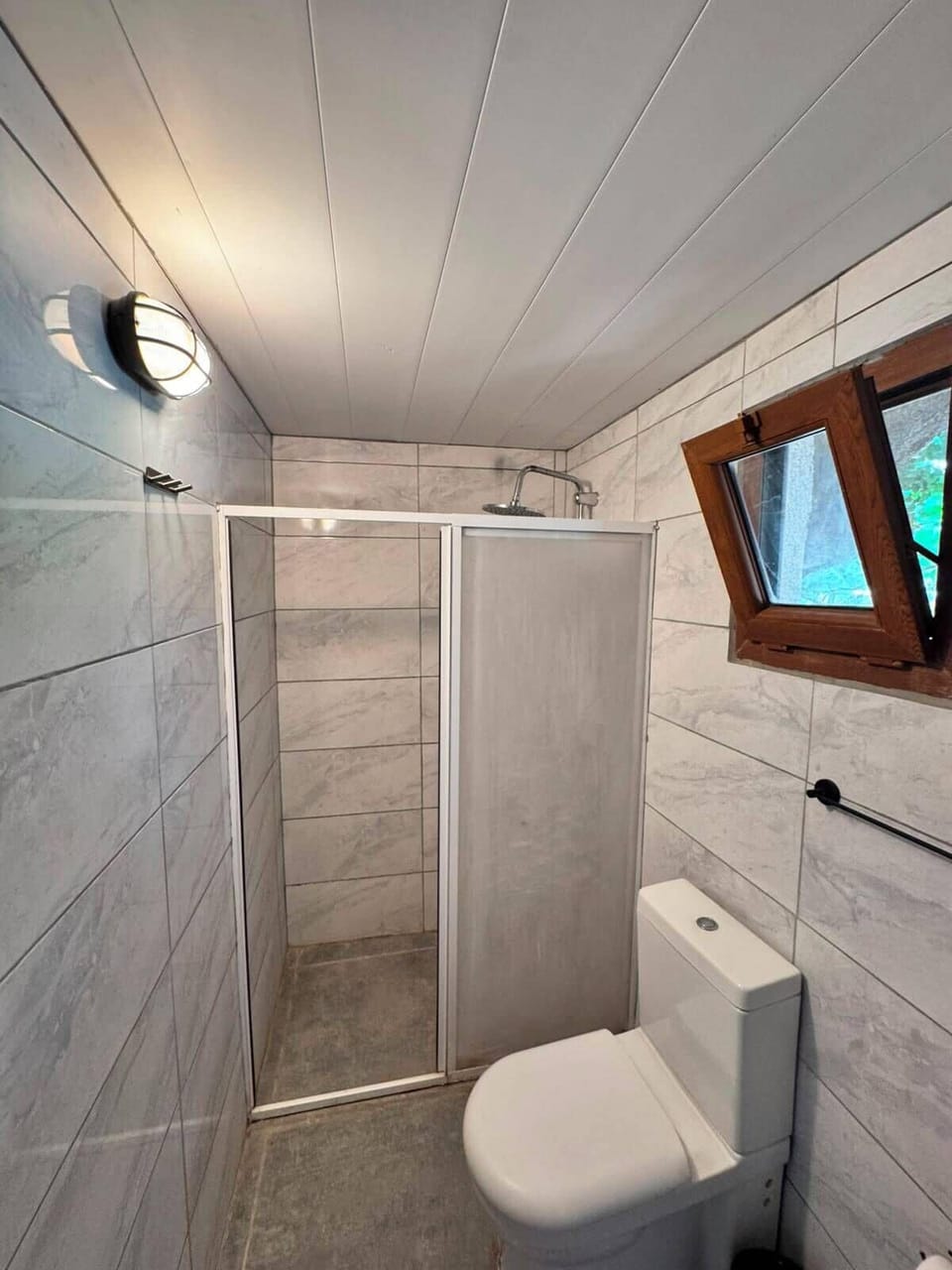 Triple Room, Garden View | Bathroom | Shower, hair dryer, towels, soap